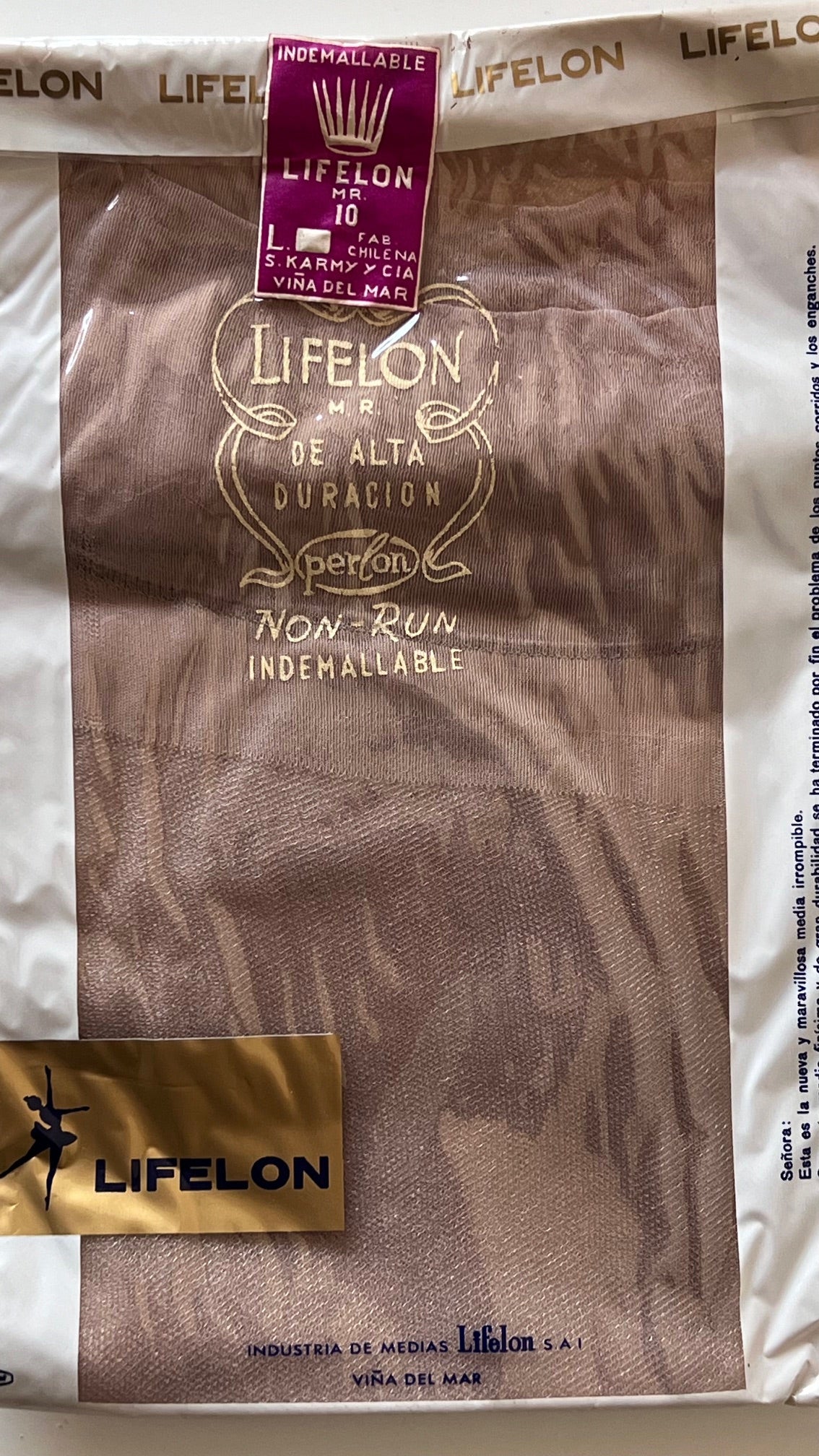 glänzende Nylonstrümpfe